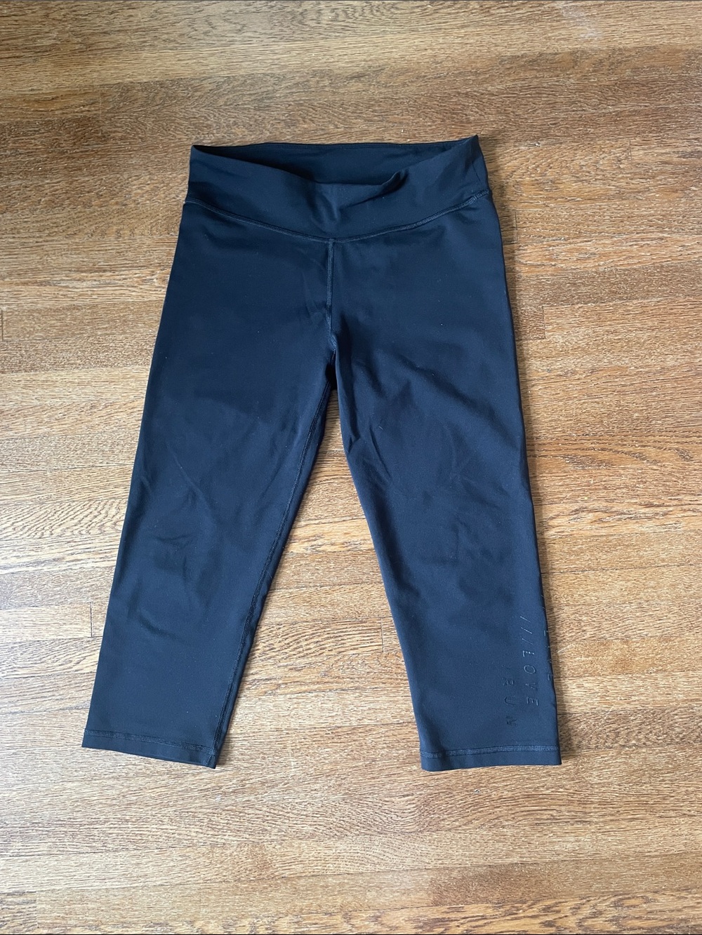 Women’s  Black Performance Cropped Leggings